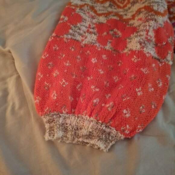 Bunulu Women's Vibrant Multicolor Crew Neck Floral Sweater - Picture 4 of 8